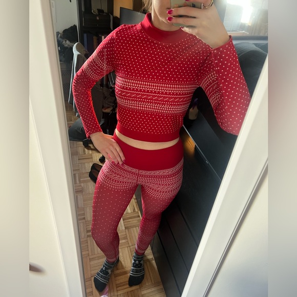 Fabletics Pants - Fabletics workout cropped top and leggings, matching set! Never worn!